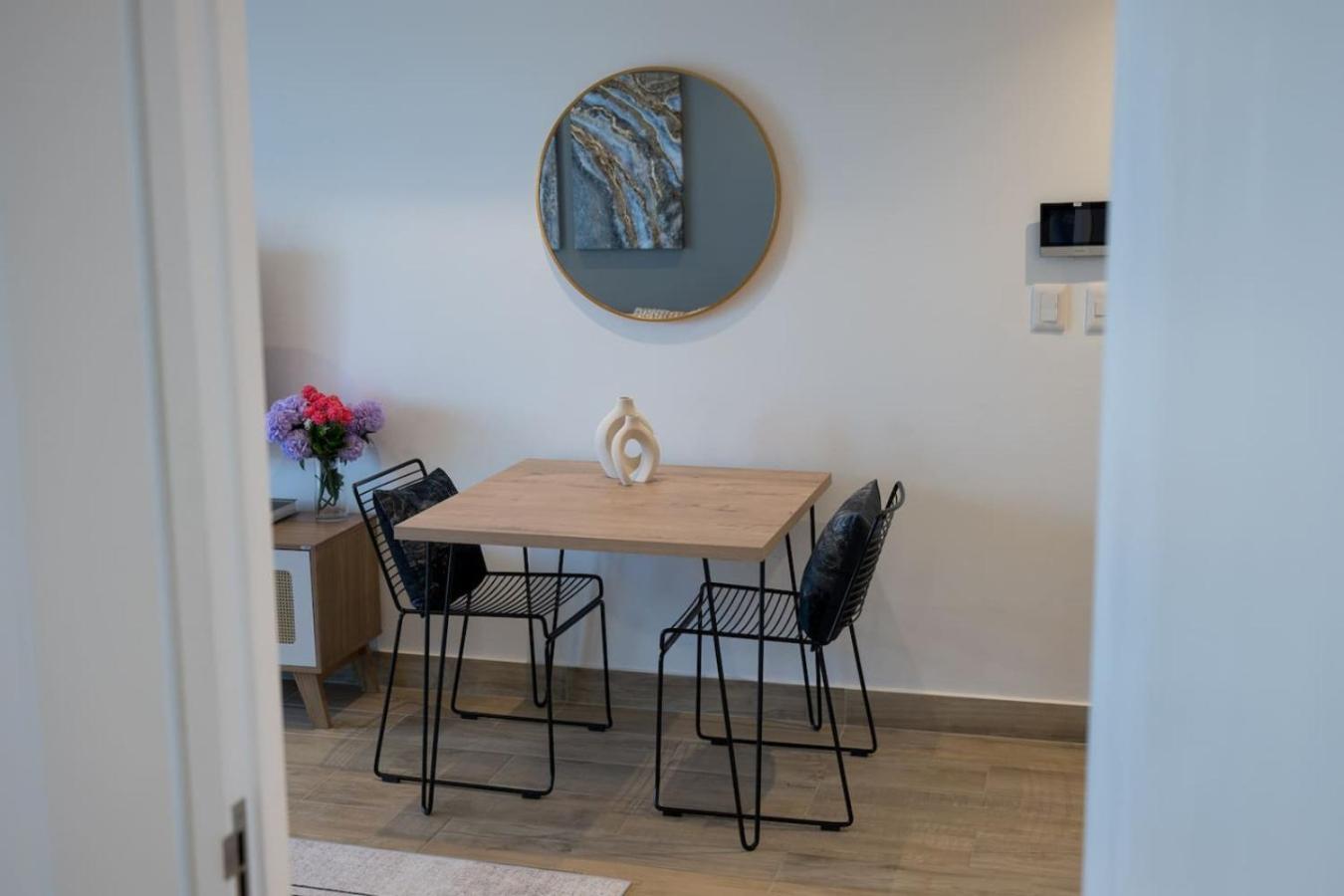 Apartment Elegance At 1702 Oceans *