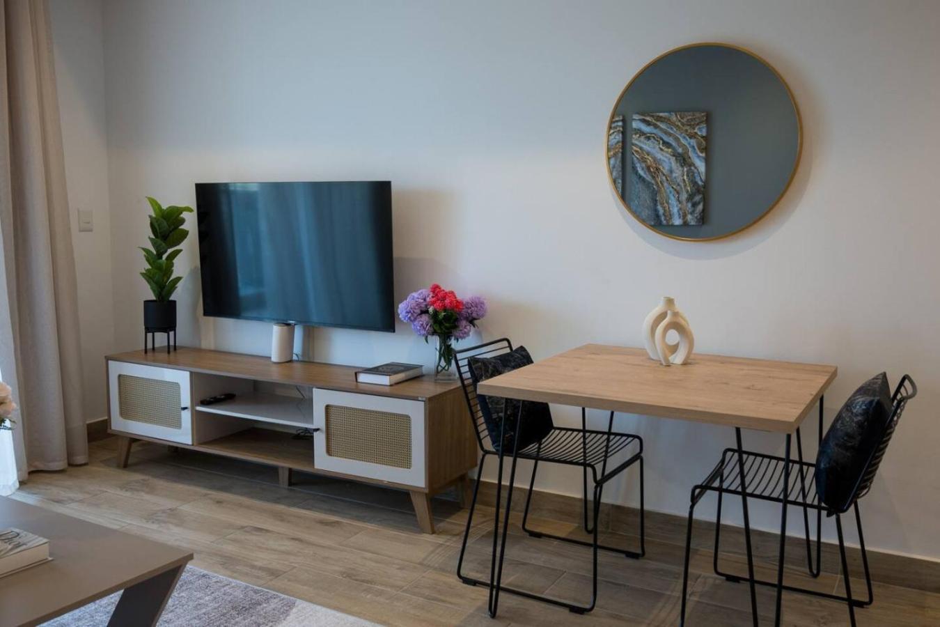 Elegance At 1702 Oceans *